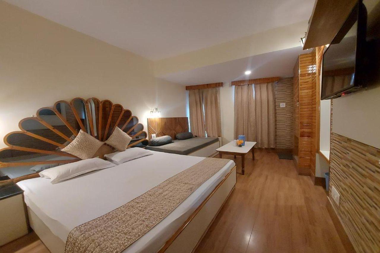 Brightland Hotel Шімла Екстер'єр фото